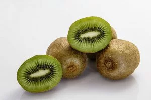 food-fruits-kiwis